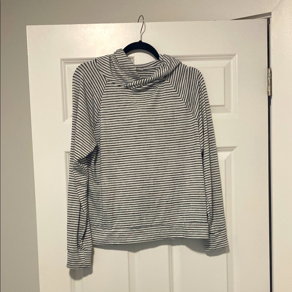 GAP Black and White Hooded Sweatshirt